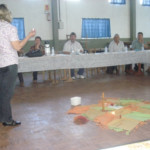 Pa. Maria Grenzel Gressler interagindo com mais uma pedrinha