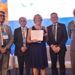 Pastora Ivoni Richter Reimer recebe prêmio por pesquisas realizadas na área da teologia